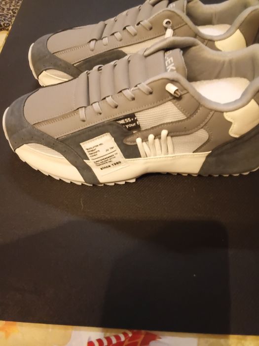 Продам мужские кроссовки