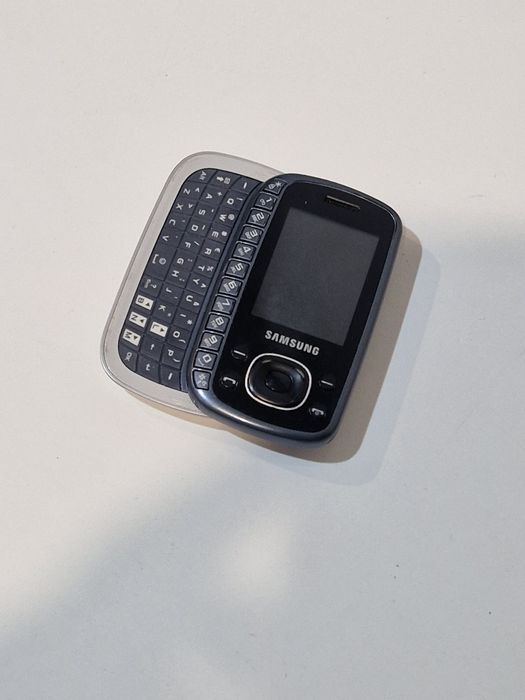 Telefon Samsung cu tastatura laterala