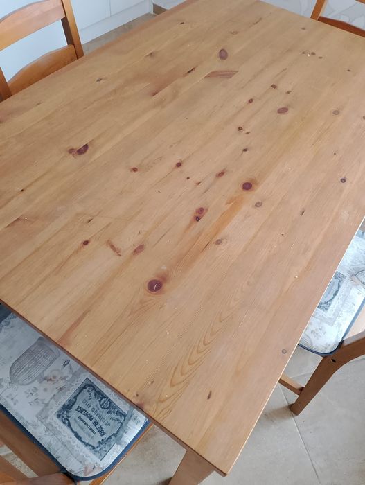 Трапезна маса с 4 стола