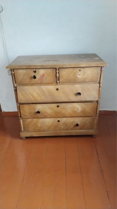 Продам комоды , шифоньер , трюмо , диваны