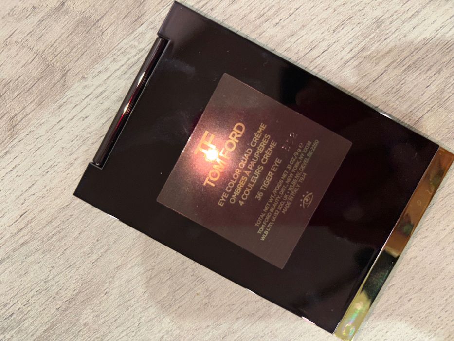 Здравейте!Продавам  палитра със сенки за очи Tom Ford.