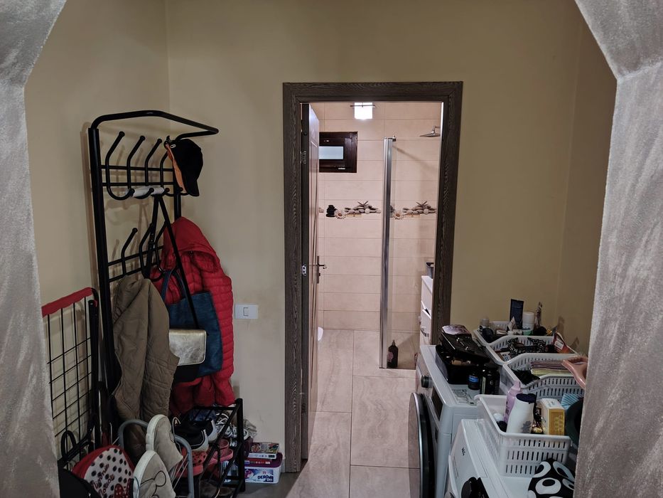 CASĂ DE VÂNZARE .Construcție nouă.