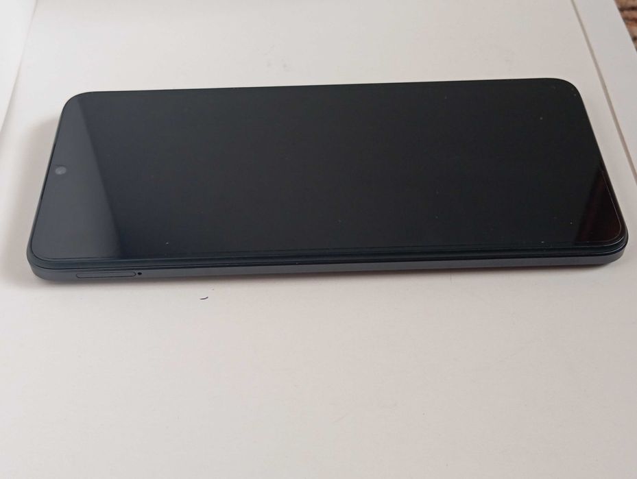 Redmi 12C 64 / 6 Gb с протектори и зарядно като нов