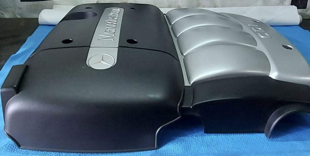ПВЦ декоративен капак двигател  мерцедес 2.2CDI 2004г