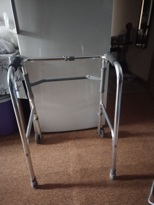 Продам ходунки ходунки