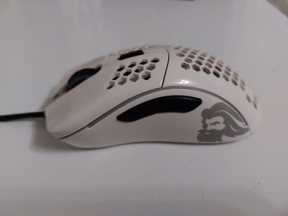 Мышка glorious model d