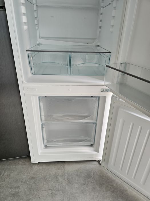 Хладилник Miele с фризер с 2 чекмеджета