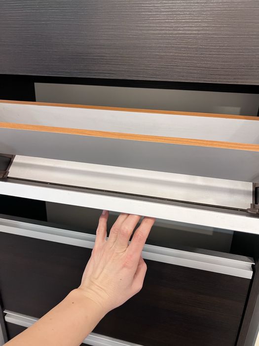 Pantofar culoare maro cu 5 sertare