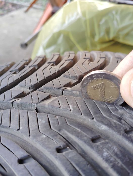 Продавам гуми зимни 2 бр 205/55/16