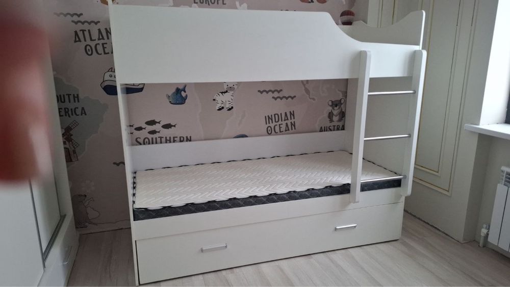 Кровать трех ярусная детская в иделаьном состоянии