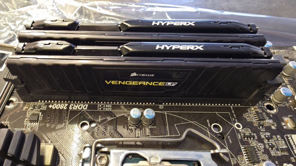 Продавам intel 3770k + asrock z77+ 32 gb+ 1060