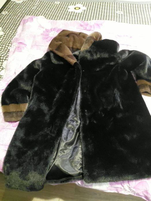 Полдпм шубу дешеао