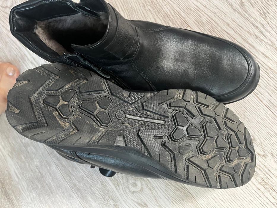 Продам зимние ботинки