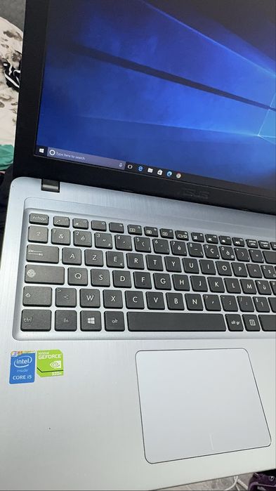 Vând ASUS  perfect