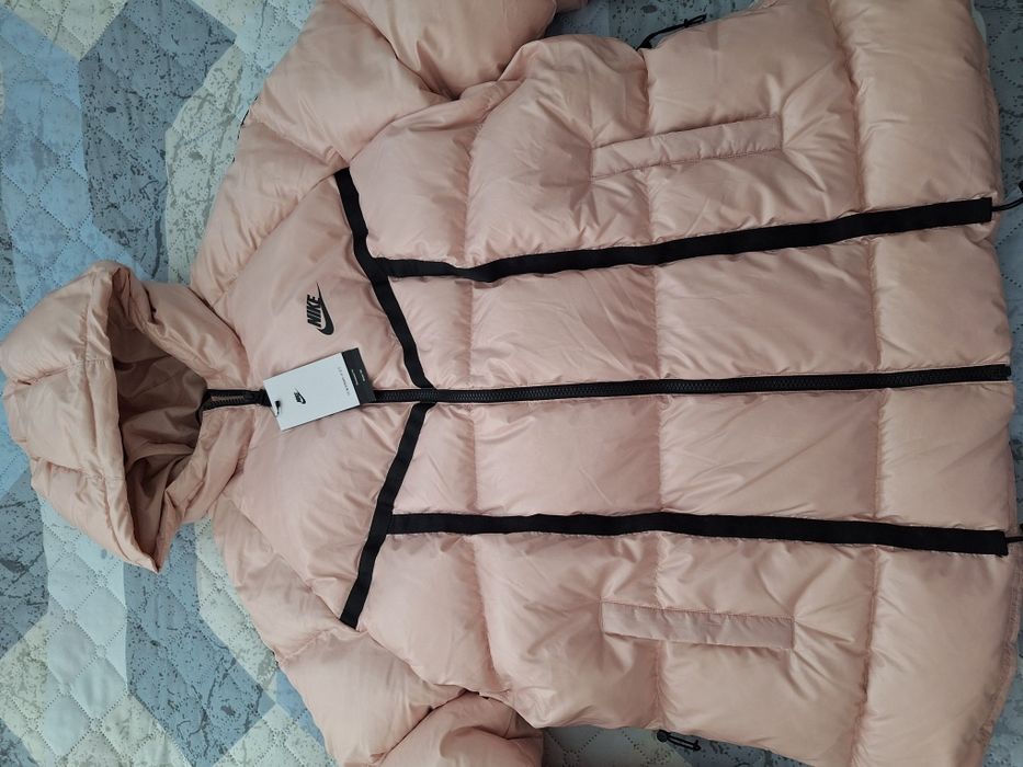 Nike оргинално пише ем размер но е хл