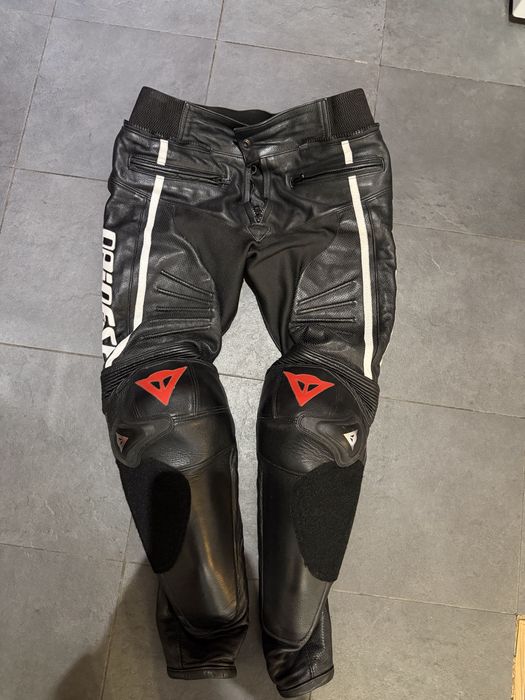 Кожен панталон на dainese 40 номер