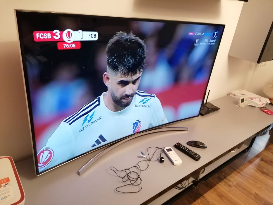 Vând televizor Samsung H 8000 curbat