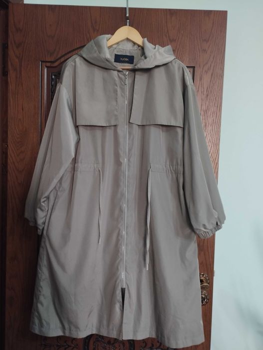 Куртки плащи пальто спортивные костюмы