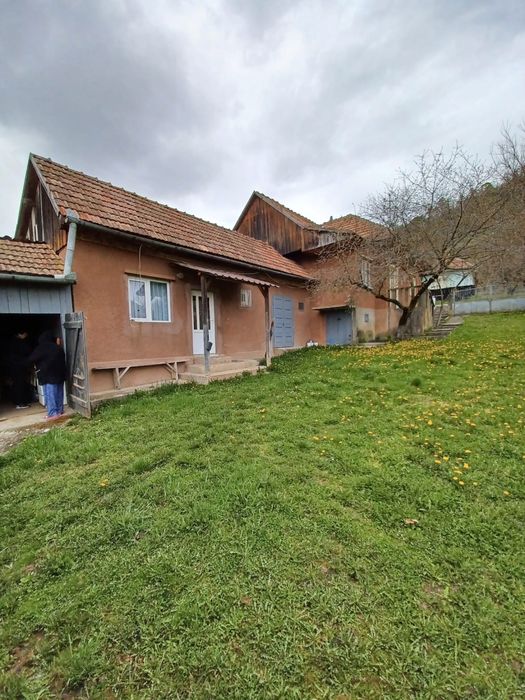 Casă de vânzare în Almașu