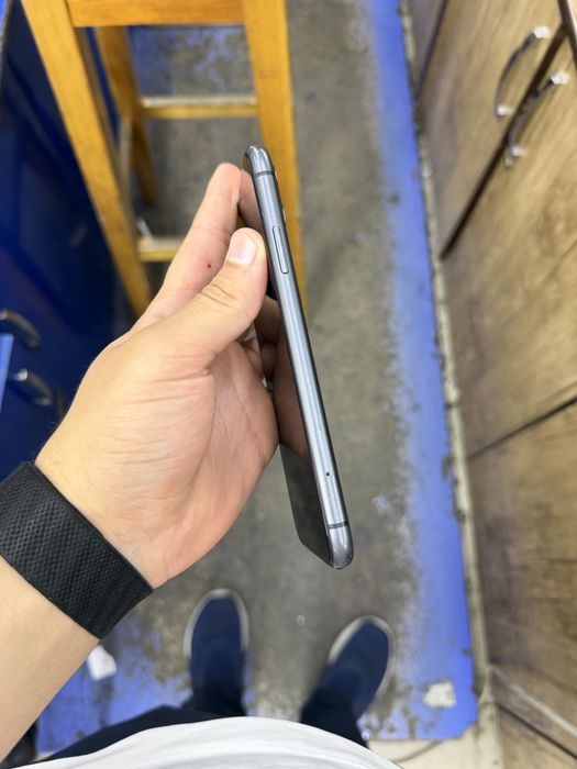 iPhone 11 black 64gb