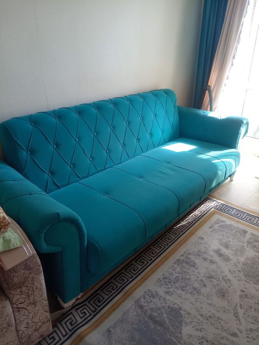 Диван расклодной с полушками