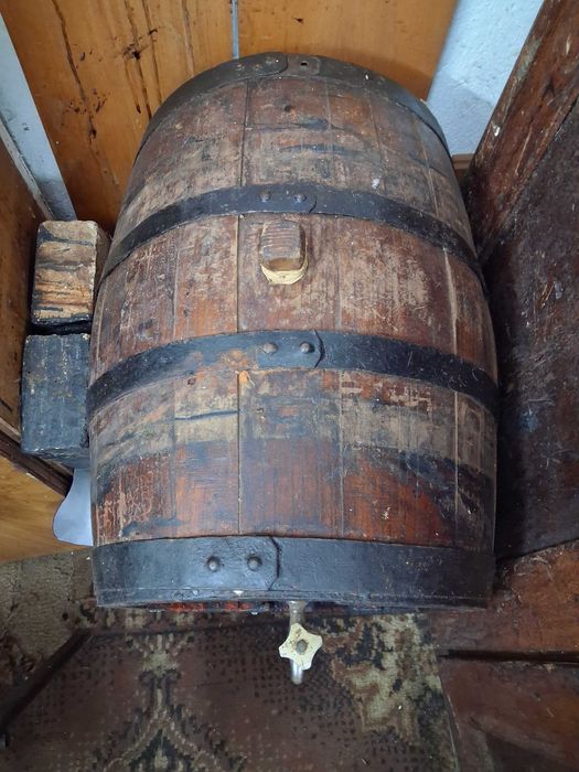 Продавам дървено буре за ракия-50 л.