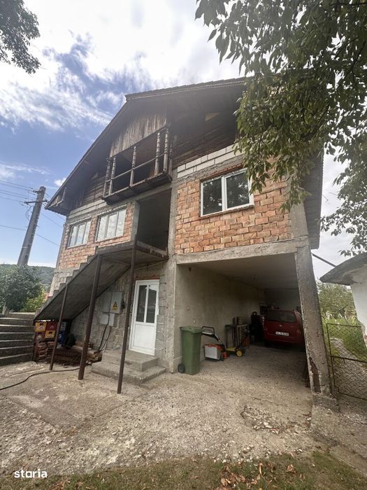 Casa/Spatiu Comercial - Genuneni