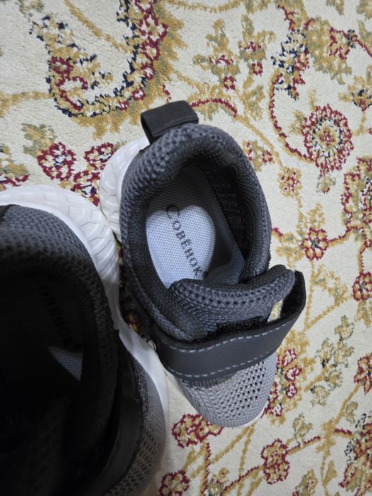 Детские кроссовки