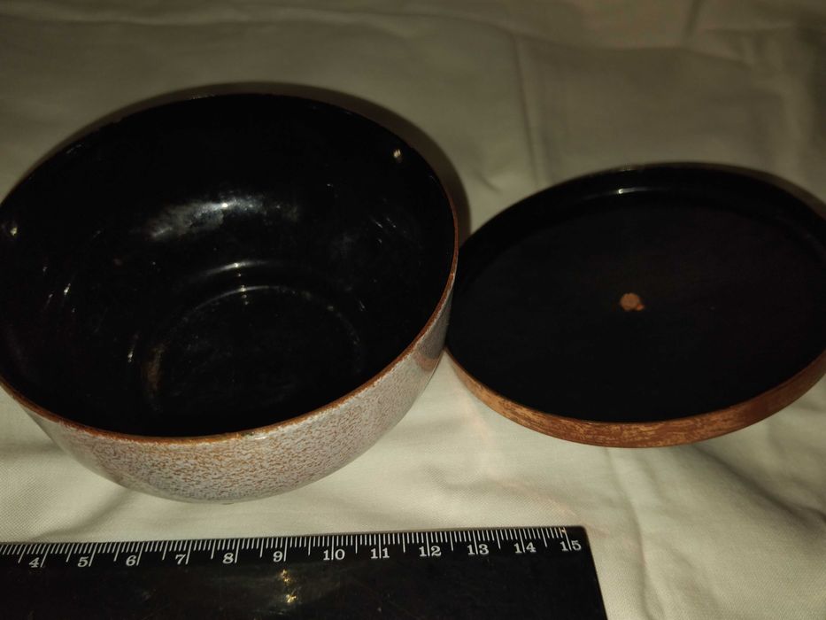 Продавам две порцеланови кутийки за бижута.