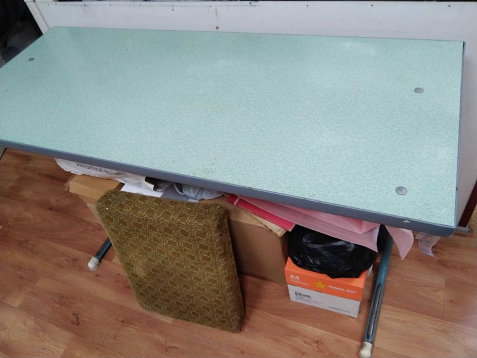 Чин бюро и маса стъклена