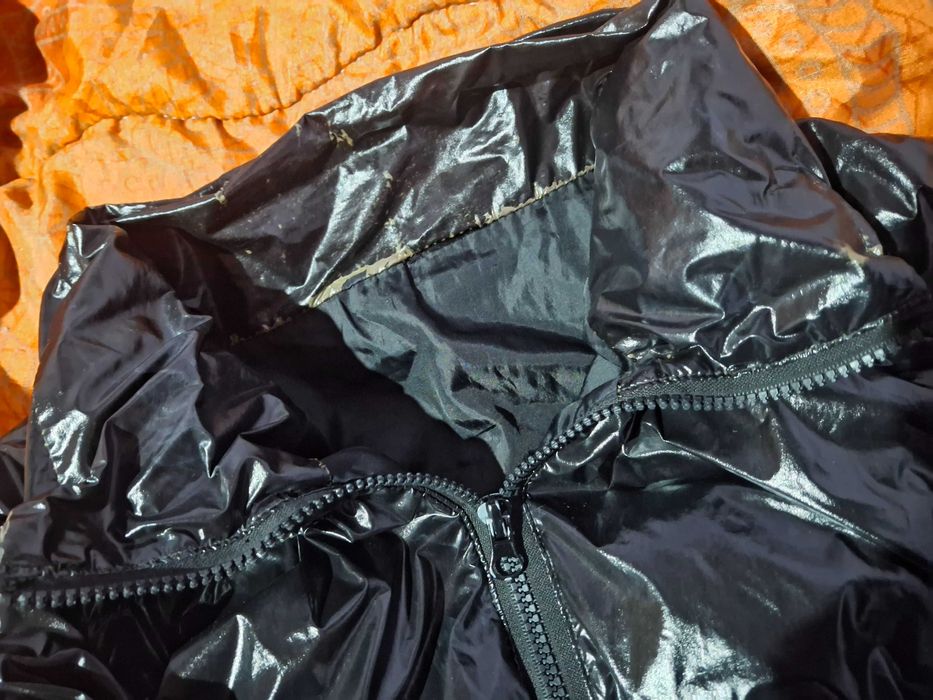 Късо черно лачено якенце