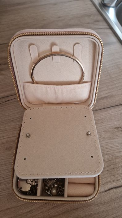 Малка кутия за бижута