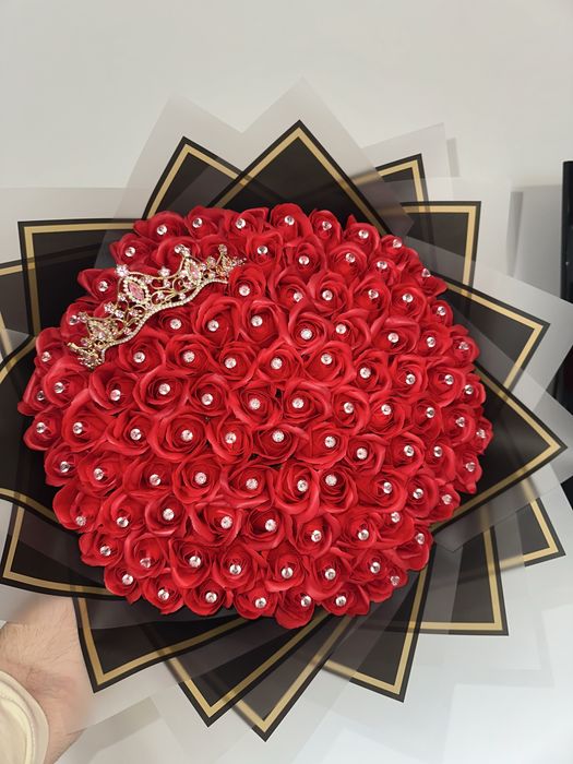 Buchet 101 trandafiri + diamante + coronita