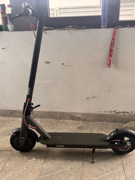 Vand trotineta electrica cu incarcator