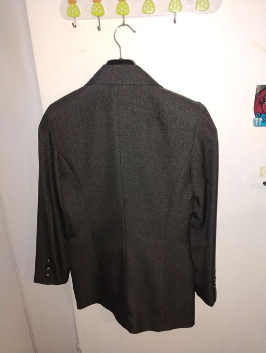 Три броя дамски костюма