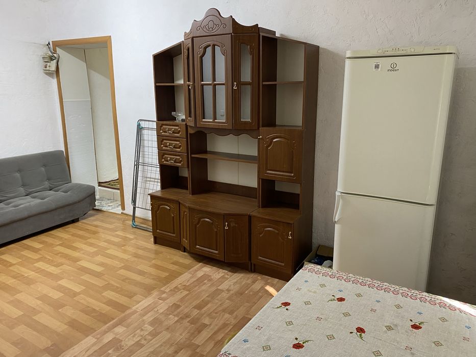 центр сарайшык район третьей школы сдам квартиру