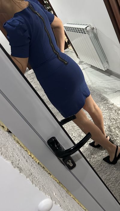 Тъмно синя рокля с буфан ръкави размер хс/с