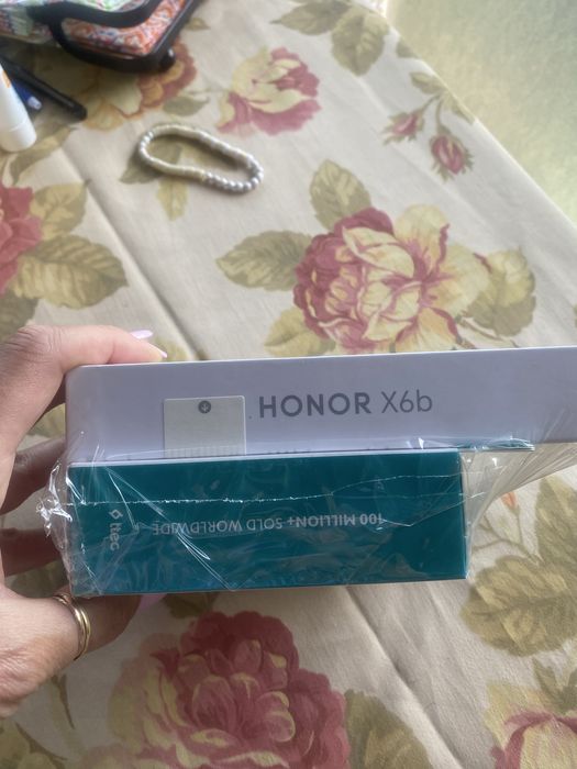 Телефон Honor X6b+безжични слушалки