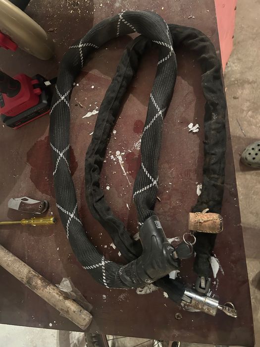 Два броя заключвалки за скутер