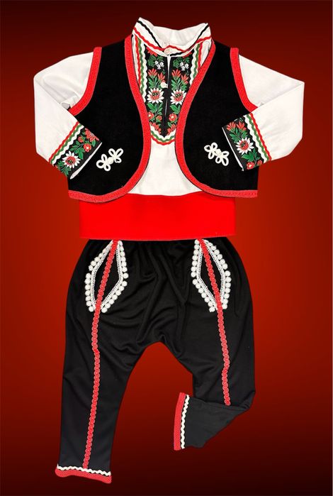 Народни носии за Мама Тати и дете