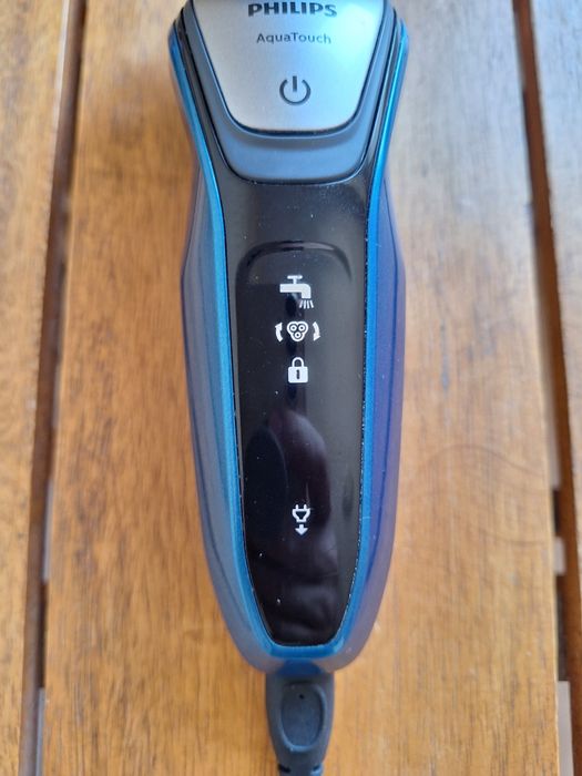 Vând Aparat de bărbierit Philips electric umed şi uscat S5420/06