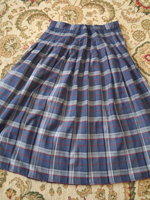 Бином юбкасы және тенистка ұзын жең