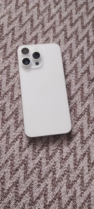 iPhone 15 Pro Max 256GB  под восстановление работает