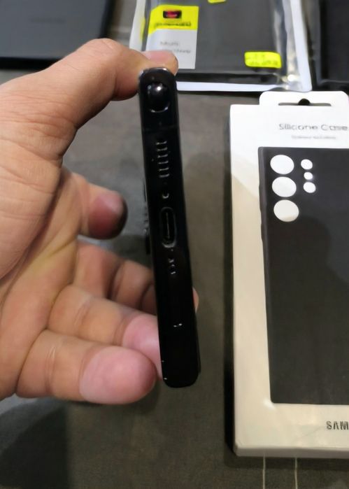 Samsung S23 Ultra 8/256 с оригинално 45w зарядно и 5 кейса