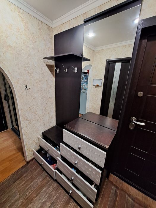 Продам прихожую срочно