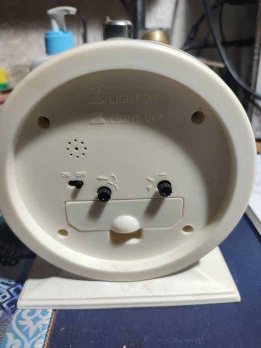 Часы Будильник кварцевый