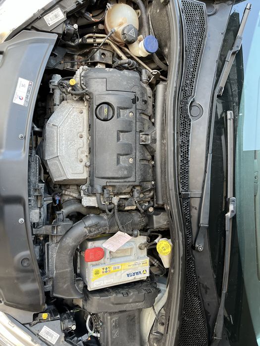 Продавам Peugeot 208