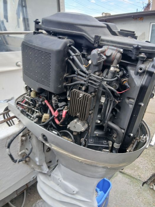 Barca Gobi cabinată cu motor și peridoc