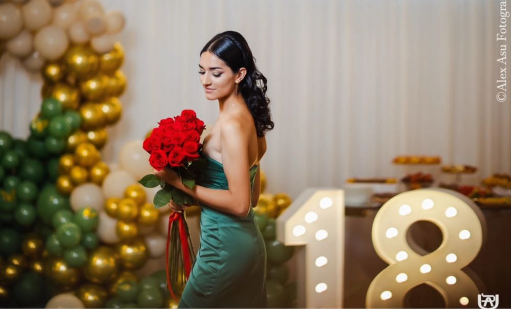 Vand rochie facuta pe comanda, corespunde cu marimea S