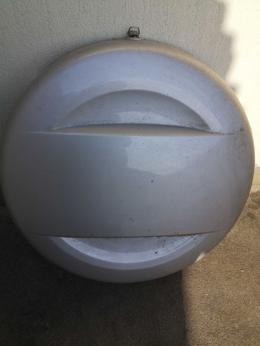 Carcasa roata de rezerva